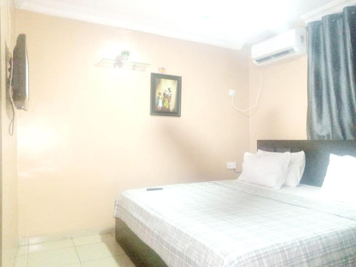 Staycation Suites And Apartment Lagos Exterior photo