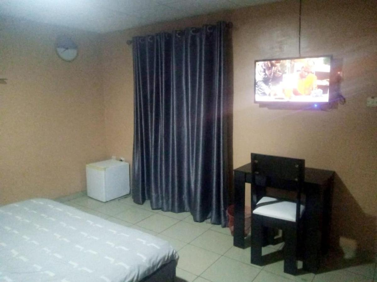 Staycation Suites And Apartment Lagos Exterior photo
