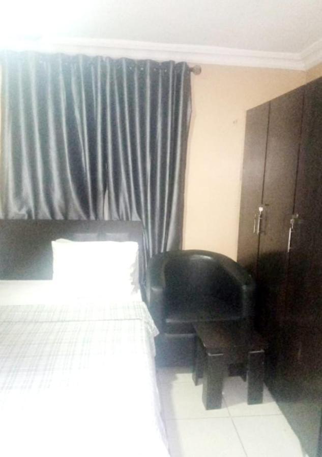 Staycation Suites And Apartment Lagos Exterior photo