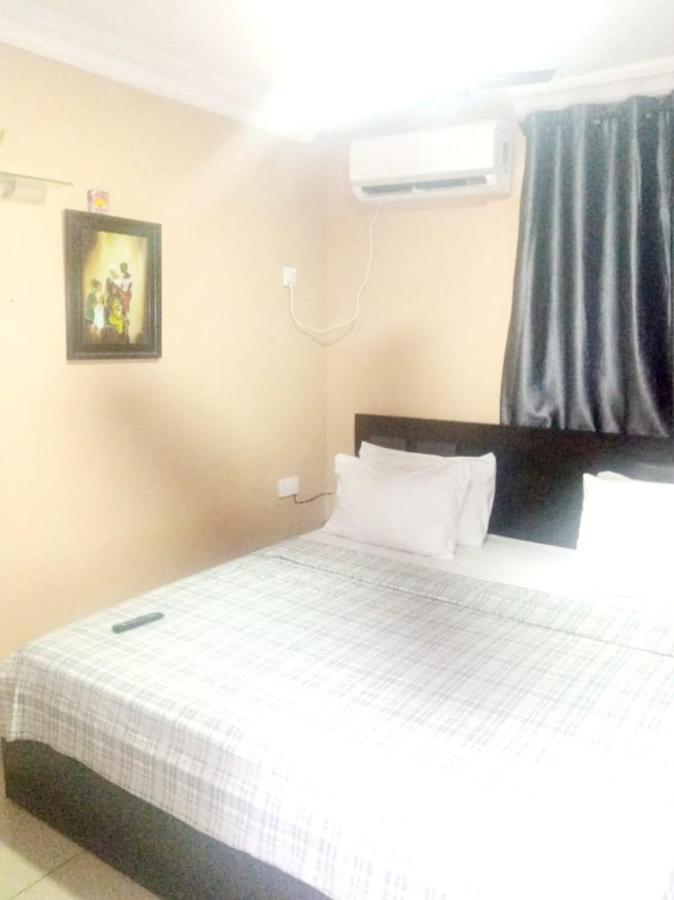 Staycation Suites And Apartment Lagos Exterior photo