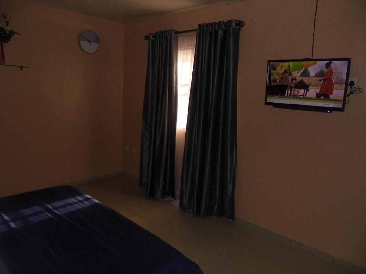 Staycation Suites And Apartment Lagos Exterior photo