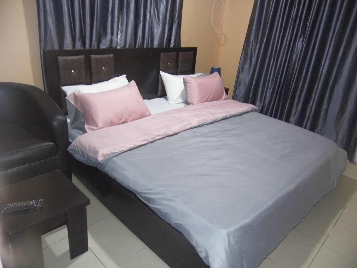 Staycation Suites And Apartment Lagos Exterior photo