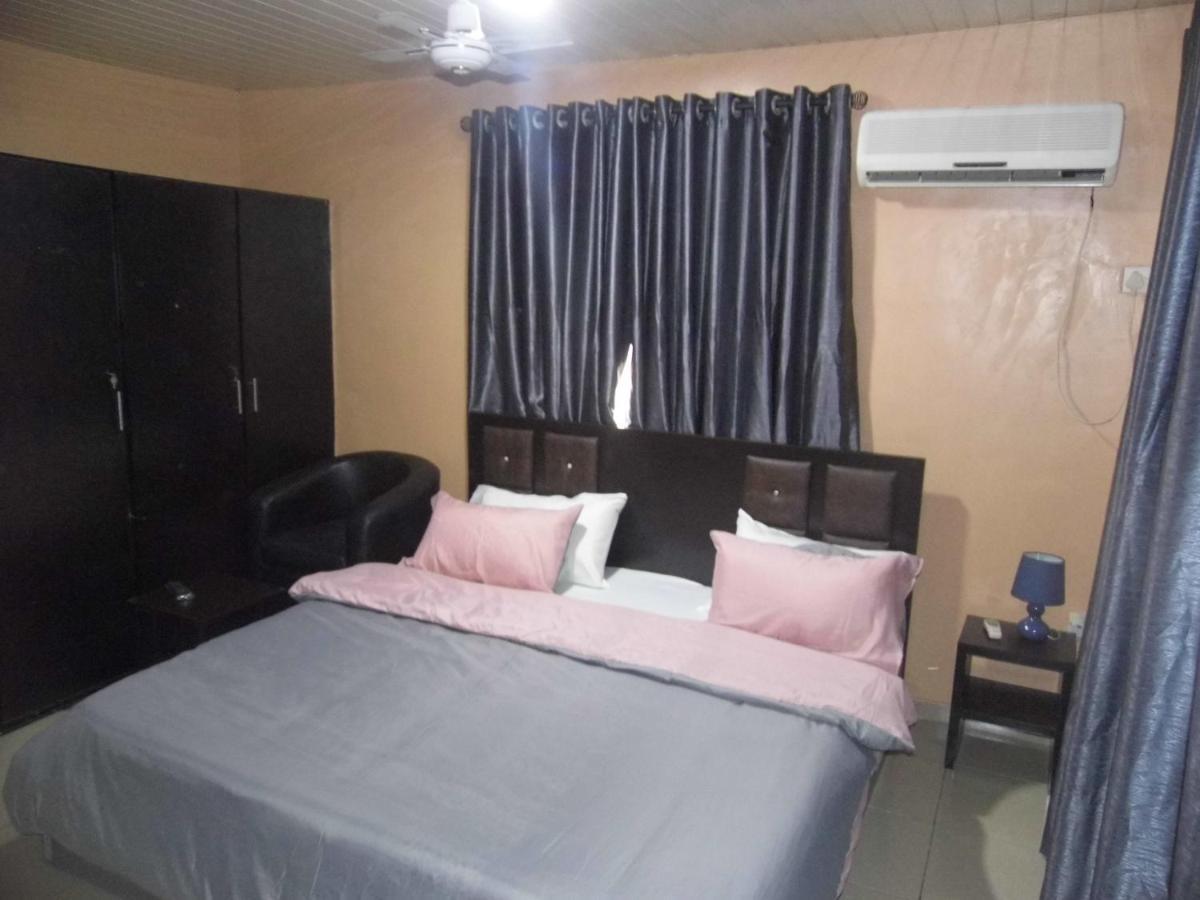 Staycation Suites And Apartment Lagos Exterior photo