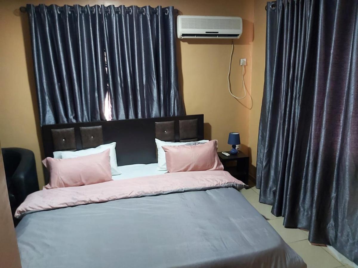 Staycation Suites And Apartment Lagos Exterior photo