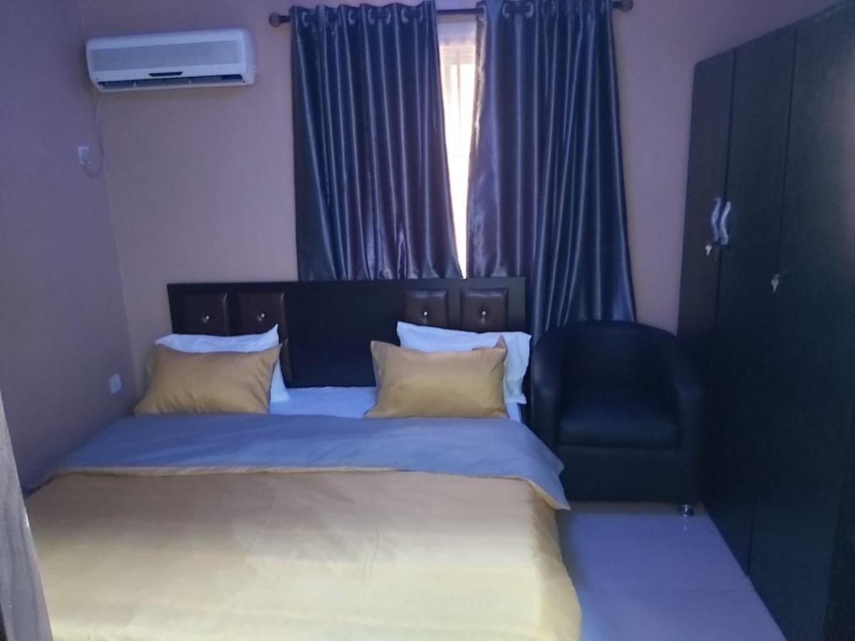 Staycation Suites And Apartment Lagos Exterior photo
